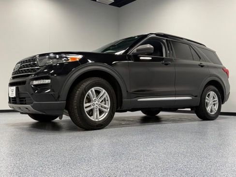 Certified 2021 Ford Explorer XLT w/ Equipment Group 202A AWD/4WD image 5