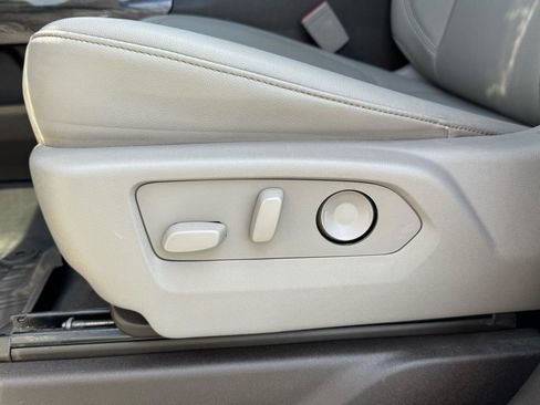 Used 2022 Chevrolet Silverado 1500 LTZ w/ Technology Package image 20