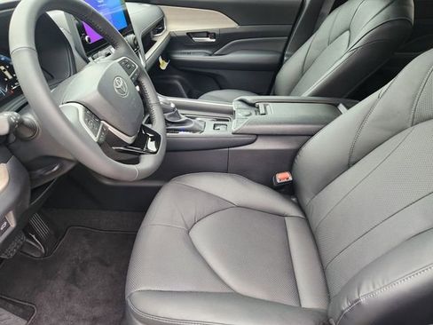 New 2026 Toyota Grand Highlander FWD image 11