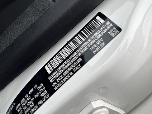 Used 2017 Jeep Renegade Latitude w/ Cold Weather Group image 16