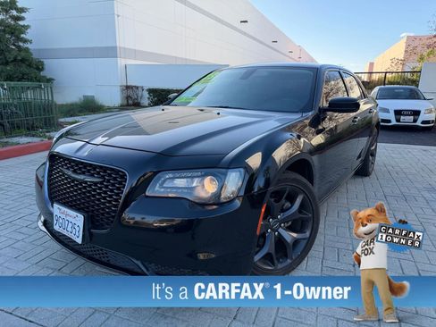Used 2023 Chrysler 300 Touring w/ Sport Appearance Package image 5