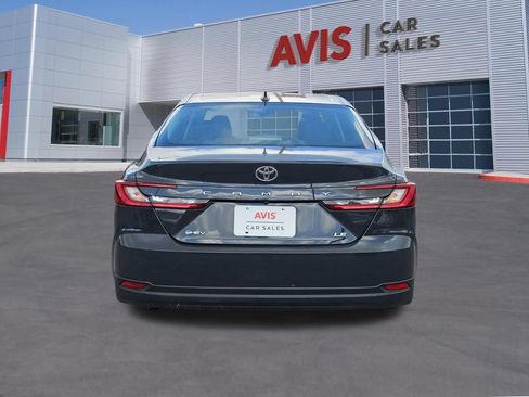 Used 2025 Toyota Camry LE FWD image 5