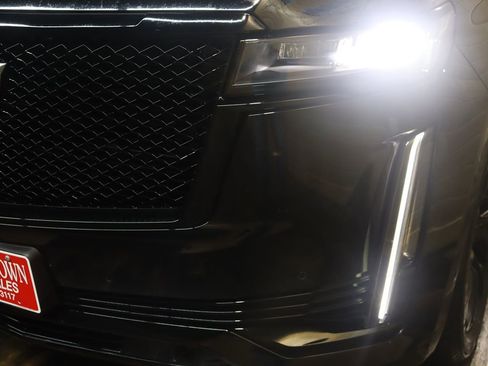 Used 2022 Cadillac Escalade Sport Platinum image 11