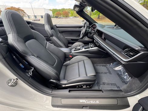 Used 2022 Porsche 911 Cabriolet AWD/4WD image 53