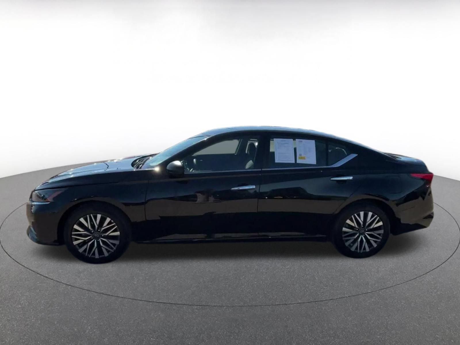 Used 2025 Nissan Altima 2.5 SV FWD image 8