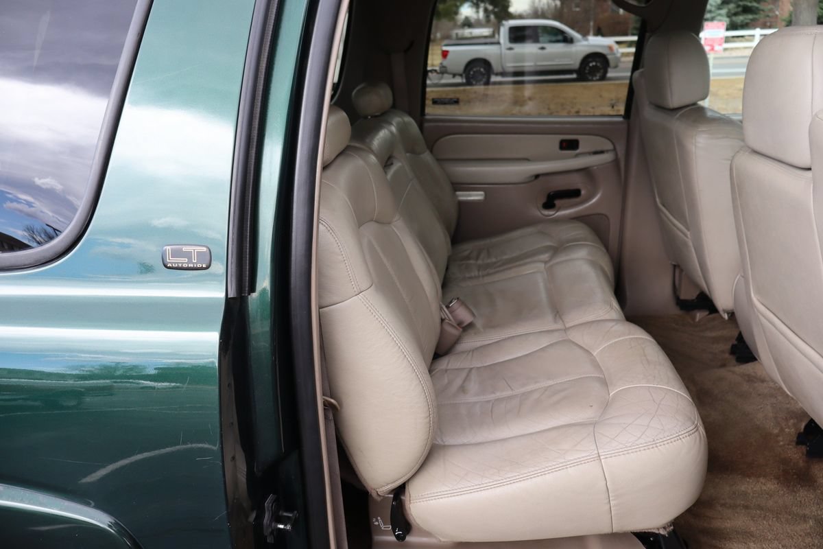 Used 2002 Chevrolet Suburban 2500 LT AWD/4WD image 23