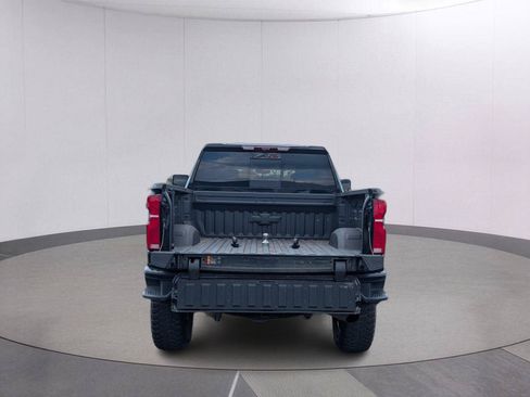 Used 2025 Chevrolet Silverado 2500 ZR2 w/ Technology Package AWD/4WD image 5