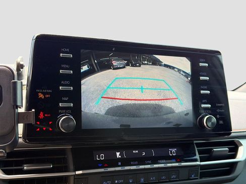 Used 2024 Toyota Sienna XSE w/ XSE Plus Package FWD image 9