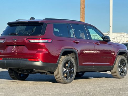 New 2025 Jeep Grand Cherokee L Altitude image 4