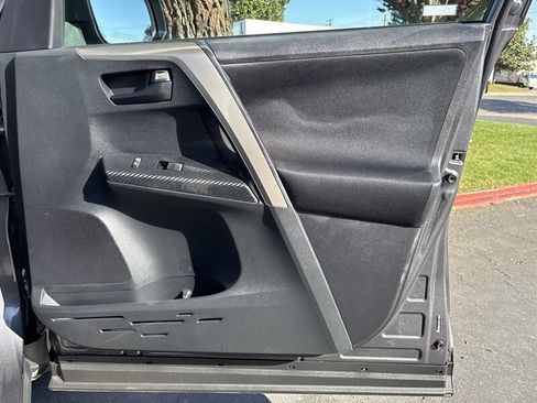 Used 2013 Toyota RAV4 XLE FWD image 38