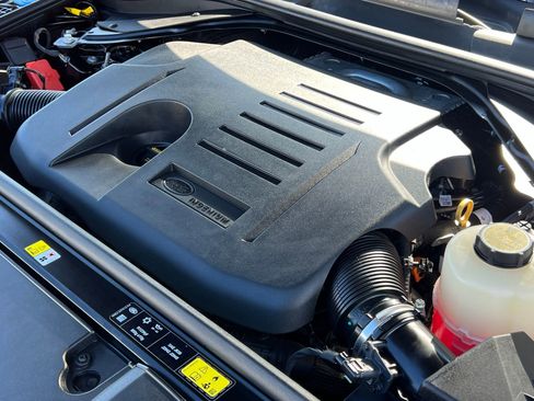 Used 2025 Land Rover Range Rover SE image 38