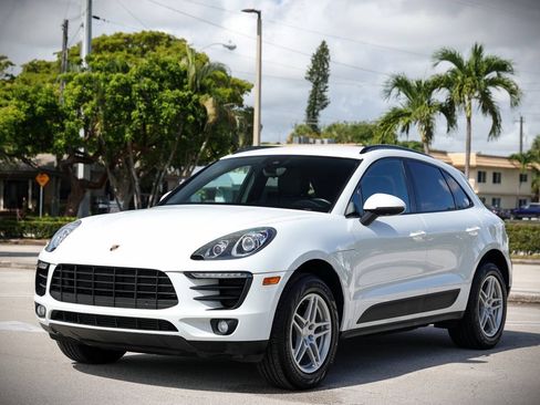 Used 2018 Porsche Macan AWD/4WD image 4