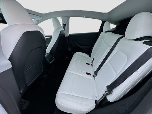 Used 2024 Tesla Model Y Long Range image 16