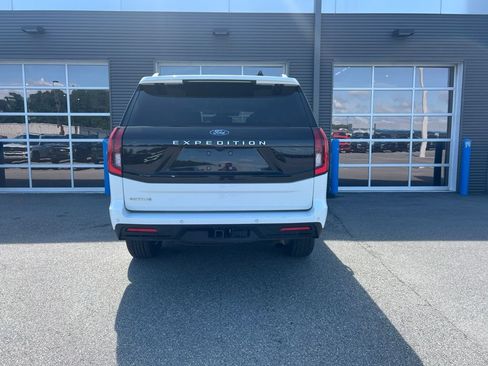 Used 2025 Ford Expedition Active AWD/4WD image 3