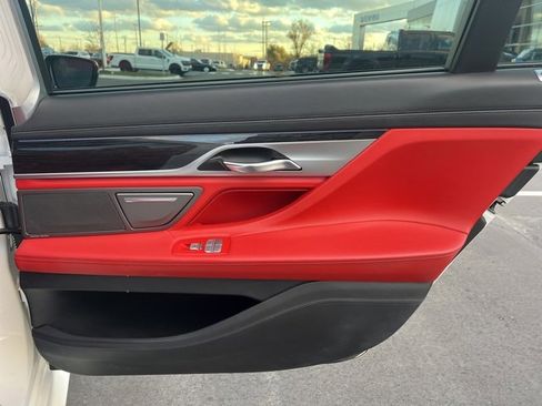 Used 2018 BMW 750i xDrive image 13