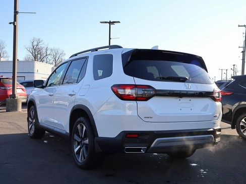 Certified 2025 Honda Pilot Touring image 5