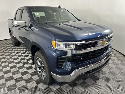 Used 2023 Chevrolet Silverado 1500 LT AWD/4WD image 2