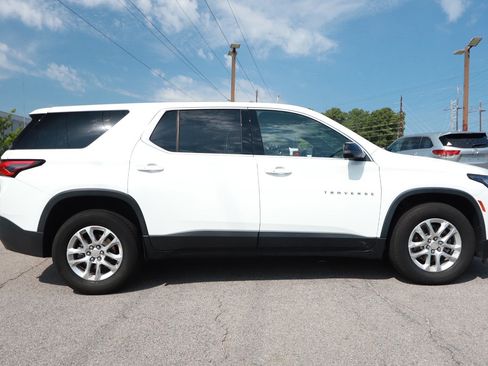 Used 2022 Chevrolet Traverse LS FWD image 4