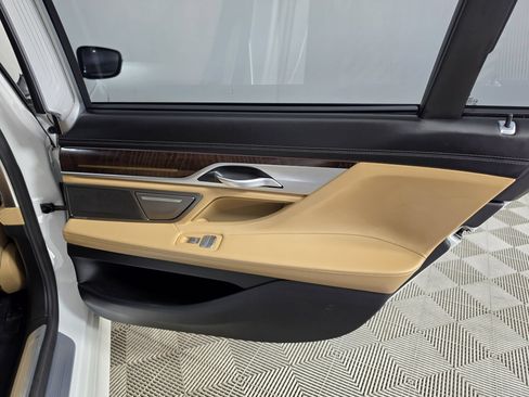 Used 2021 BMW 740i w/ M Sport Package RWD image 30