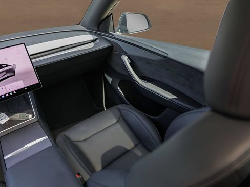 Used 2026 Tesla Model Y AWD image 25