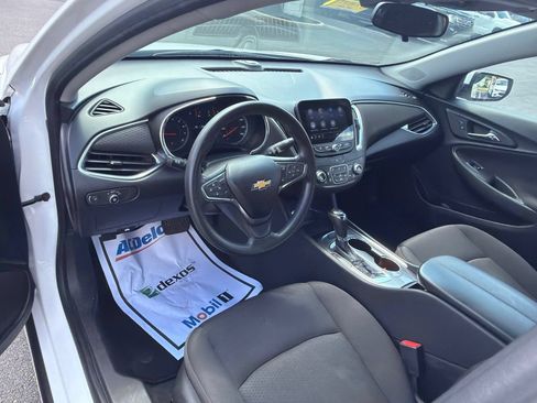 Used 2019 Chevrolet Malibu LT FWD image 10
