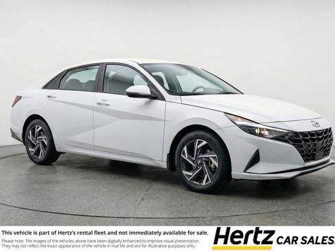 Used 2025 Hyundai Elantra SEL FWD image 1