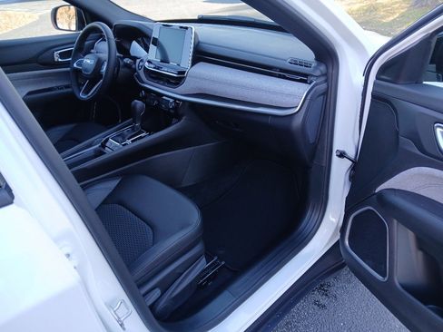 New 2026 Jeep Compass Latitude image 33