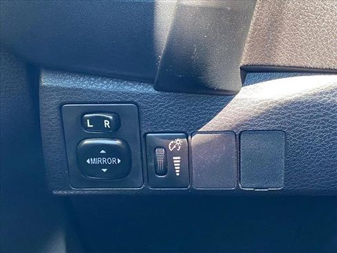 Used 2017 Toyota Corolla LE w/ Carpet Mat Package (TMS) FWD image 9