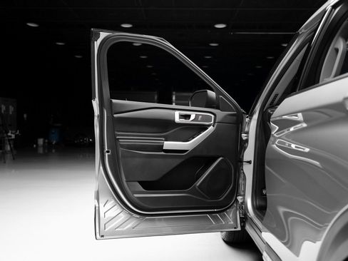 Used 2021 Ford Explorer XLT w/ Equipment Group 202A image 51