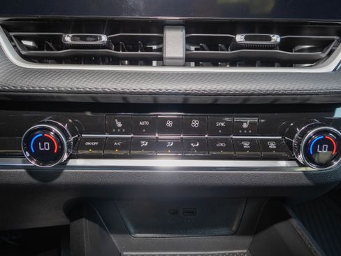 New 2027 Chevrolet Equinox LT w/ Convenience Package II FWD image 19