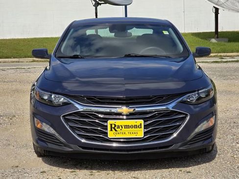 Used 2025 Chevrolet Malibu LT image 2