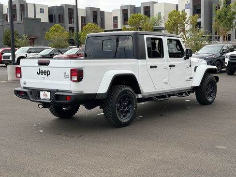 Used 2023 Jeep Gladiator Sport AWD/4WD image 6