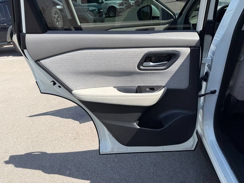Used 2023 Nissan Rogue SV FWD image 10