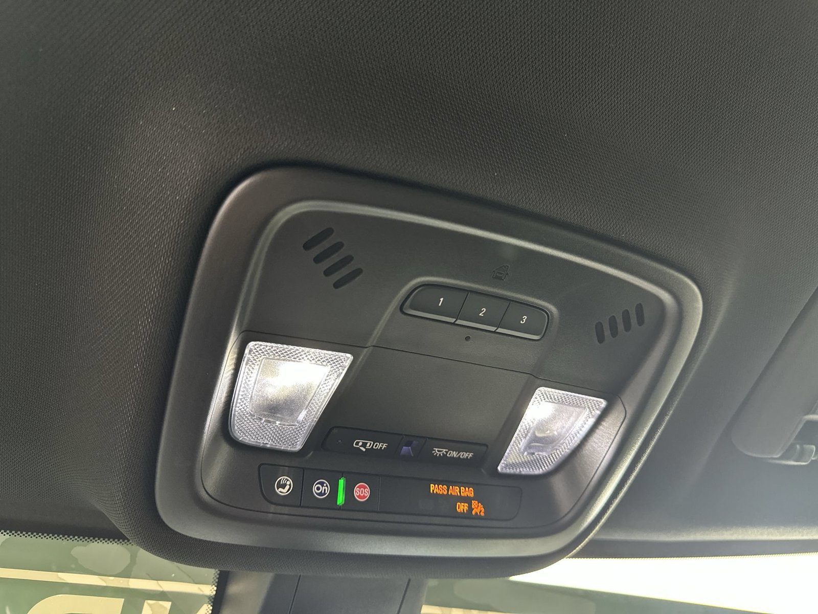 Used 2023 Chevrolet Traverse RS FWD image 22