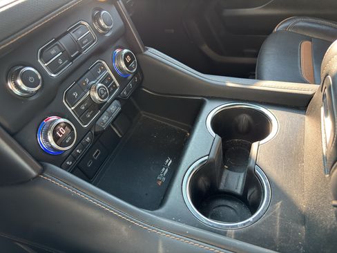 Used 2022 GMC Yukon AT4 AWD/4WD image 24