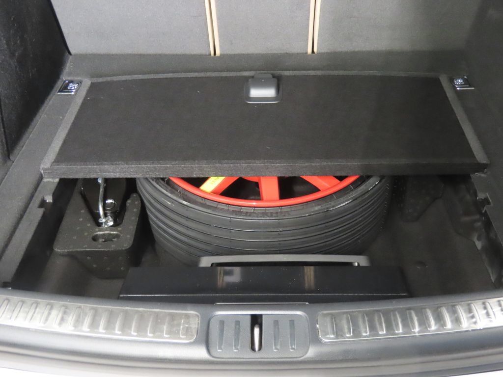 Certified 2026 Porsche Macan AWD/4WD image 48