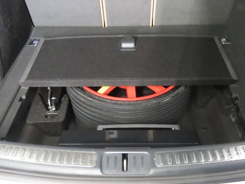 Certified 2026 Porsche Macan AWD/4WD image 48