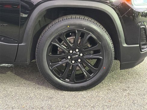 Used 2023 GMC Acadia SLT w/ Elevation Edition image 33