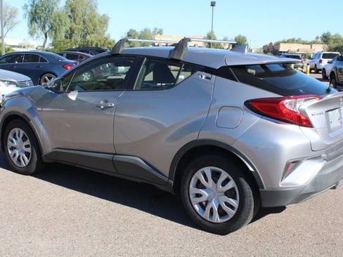 Used 2020 Toyota C-HR LE image 4