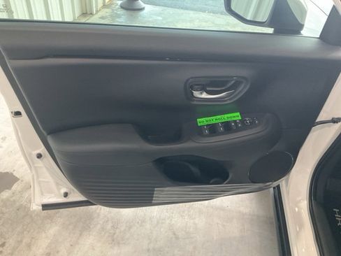 New 2026 Honda HR-V LX image 4