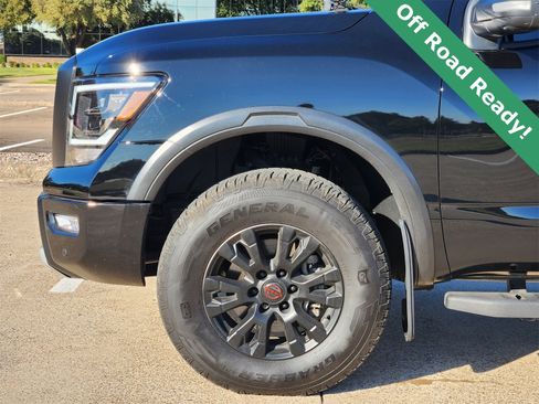 Used 2024 Nissan Titan PRO-4X w/ Pro-4x Convenience Package image 9