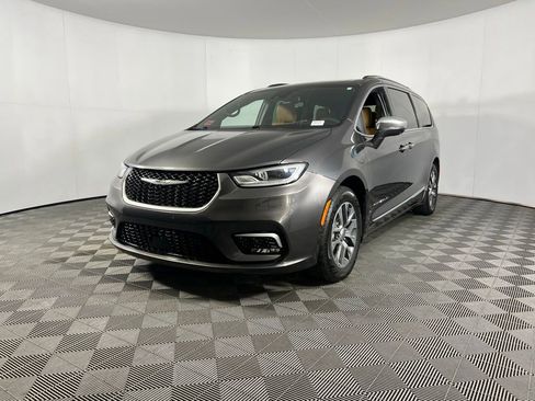 Used 2022 Chrysler Pacifica Pinnacle image 12