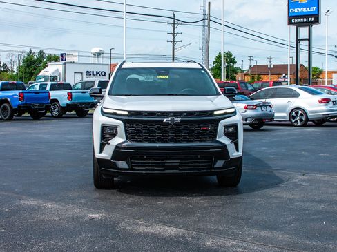 Used 2024 Chevrolet Traverse RS w/ LPO, Floor Liner Package image 3