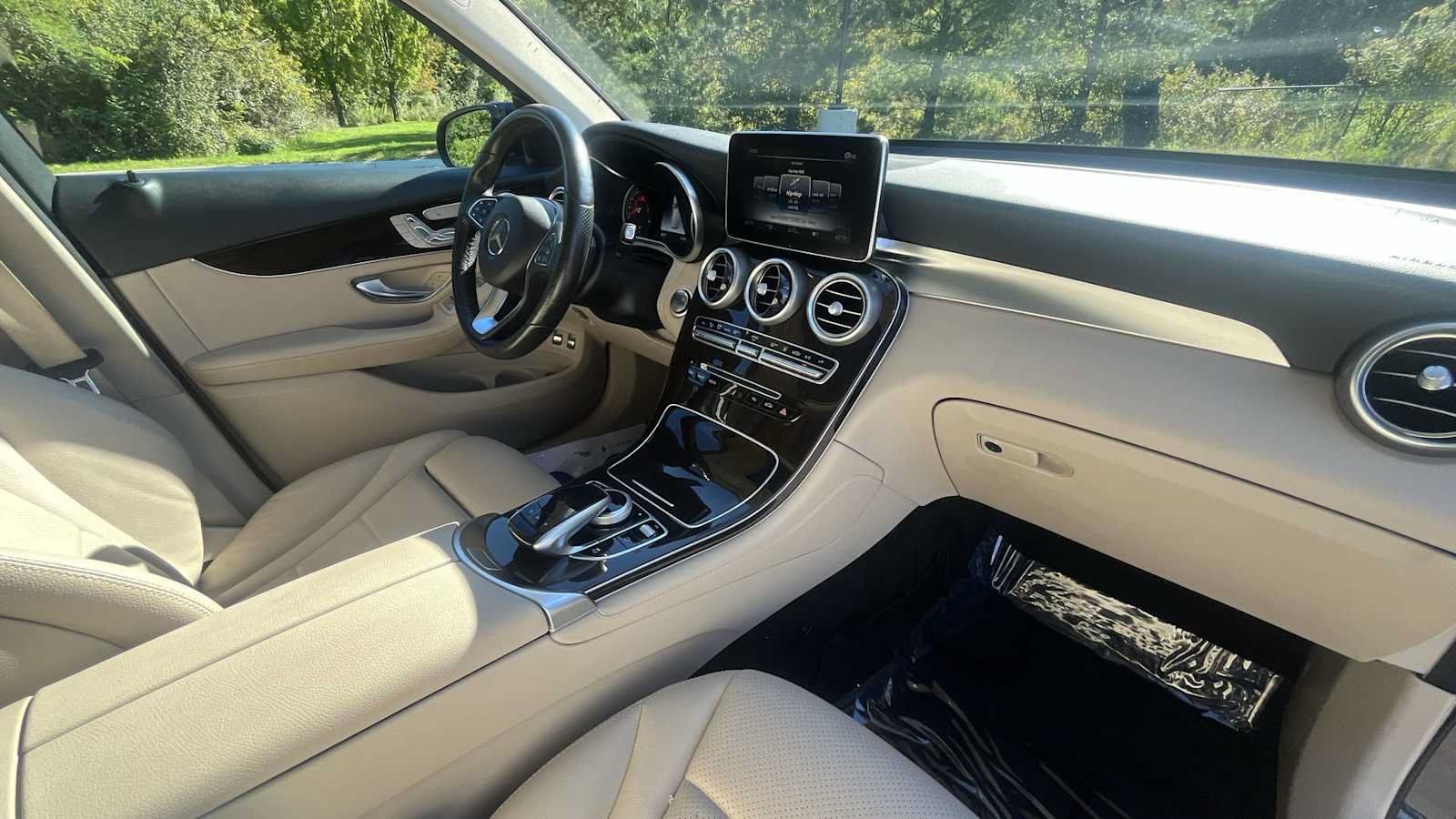 Used 2018 Mercedes-Benz GLC 350e 4MATIC image 10
