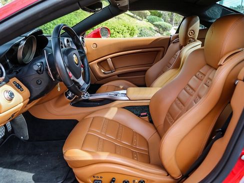 Used 2010 Ferrari California image 26
