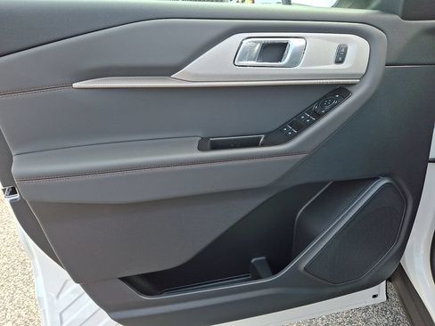 New 2026 Ford Explorer Active w/ Active Comfort Package AWD/4WD image 8