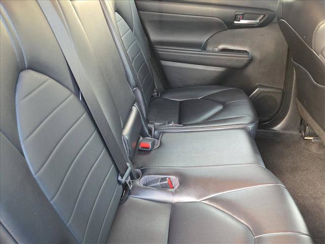 Used 2023 Toyota Highlander XLE FWD image 21