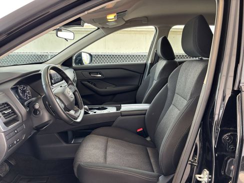 Used 2025 Nissan Rogue SV FWD image 28