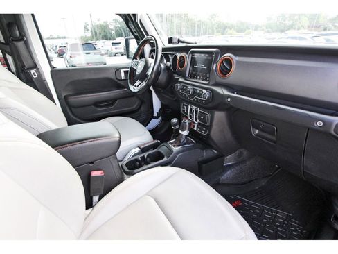 Used 2021 Jeep Gladiator Mojave AWD/4WD image 29