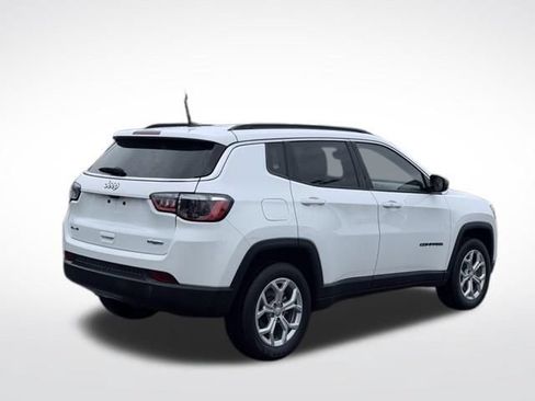 Used 2024 Jeep Compass Latitude AWD/4WD image 6